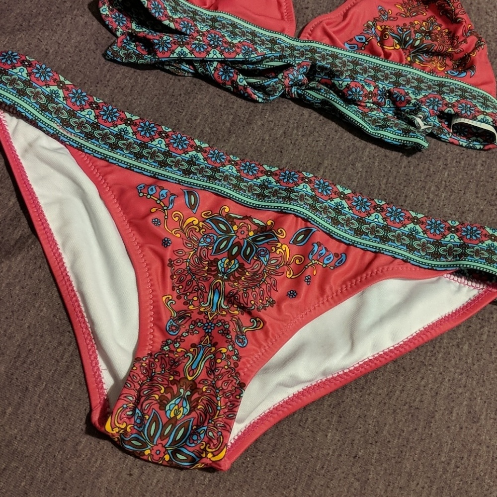 Pink bikini - Picture 2 of 4